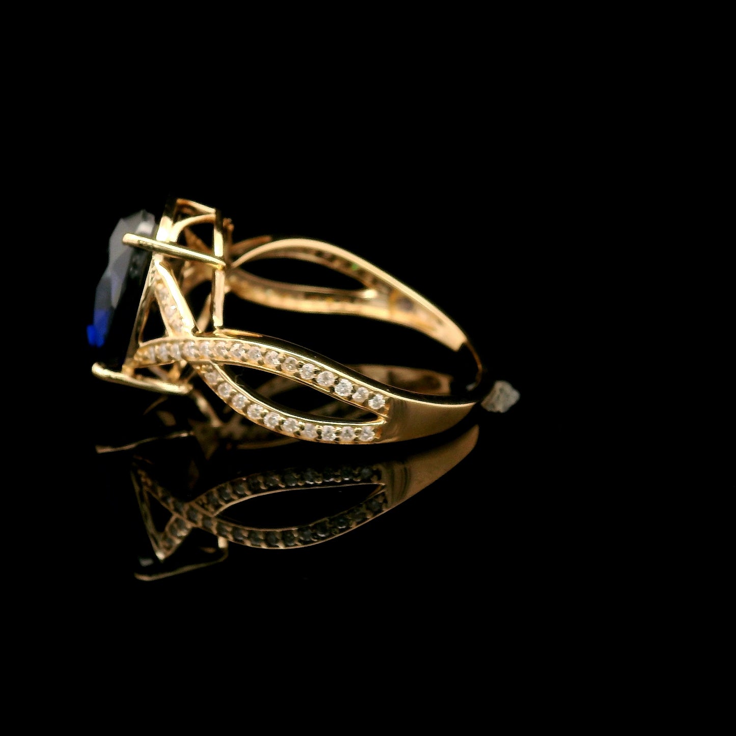 6.25 Ct Oval Mixed Cut Lab Grown Sapphire 14K Gold Ring