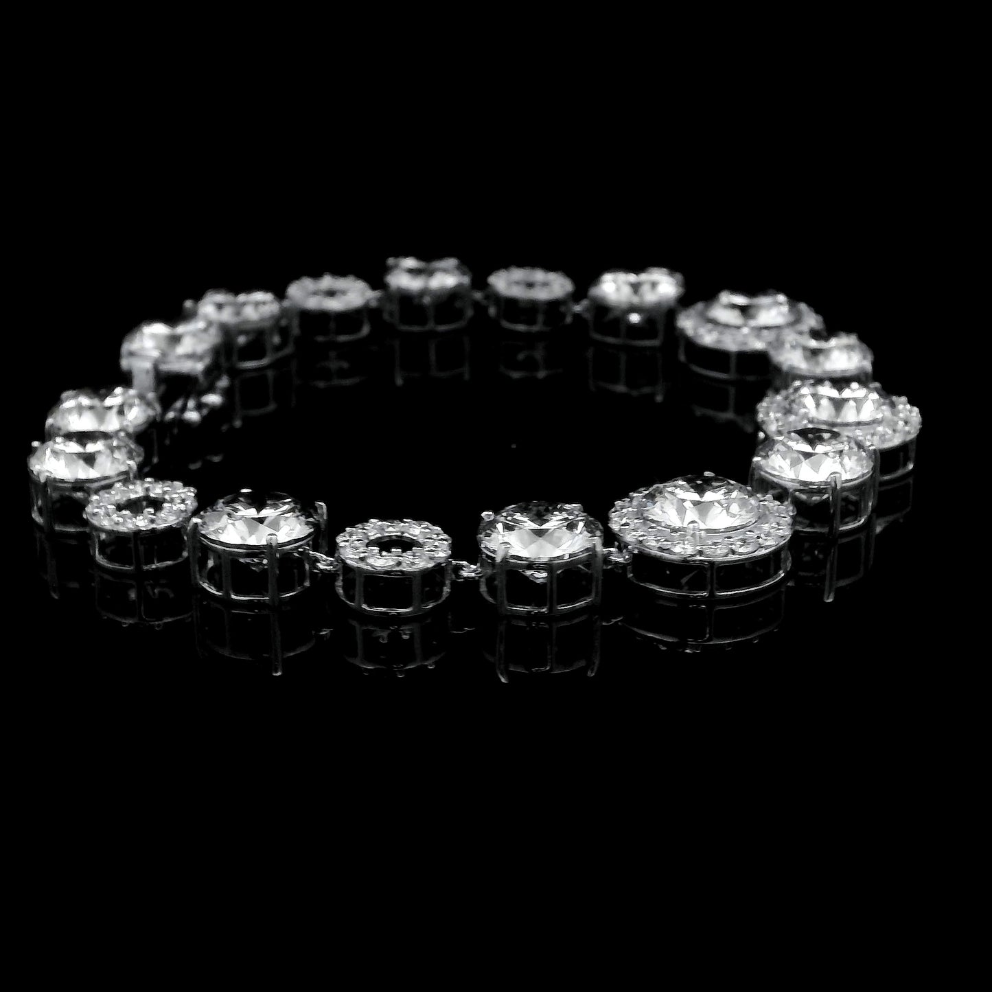 29.68 Carats Lab Grown Diamond 14K Gold Bracelet