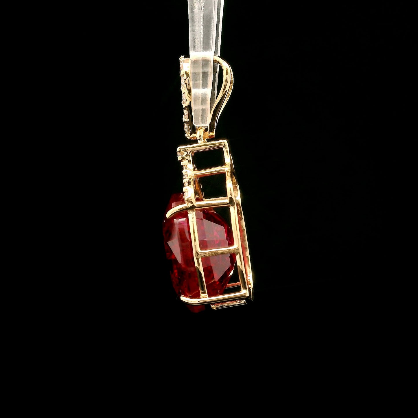 7.98 Ct Oval Mixed Cut Lab Grown Ruby 14K Gold Pendant