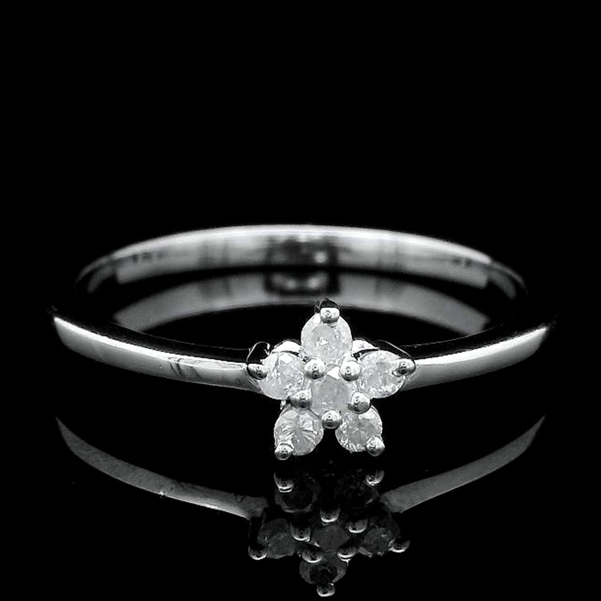 0.13 Ct Round Diamond 925 Silver Ring