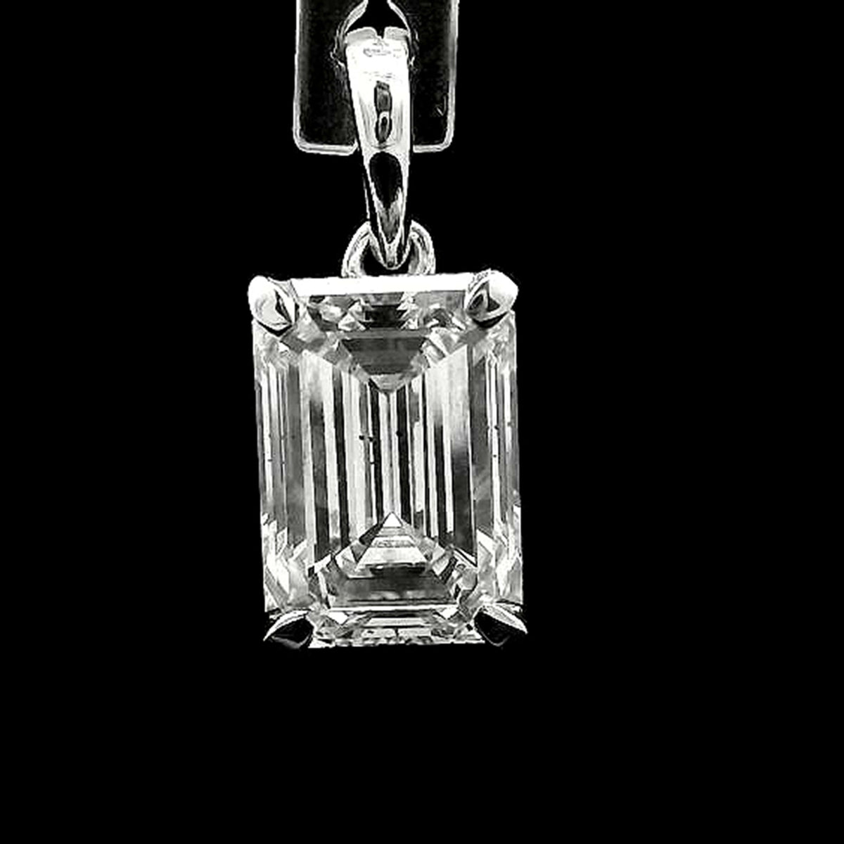 2.27 Carats Lab Grown Diamond 14K Gold Pendant