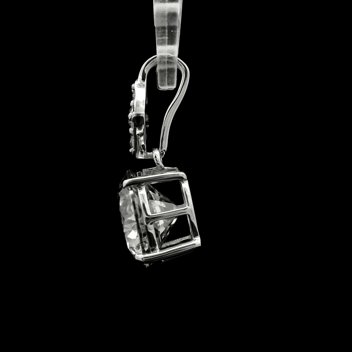 2.19 Carats Lab Grown Diamond 14K Gold Pendant