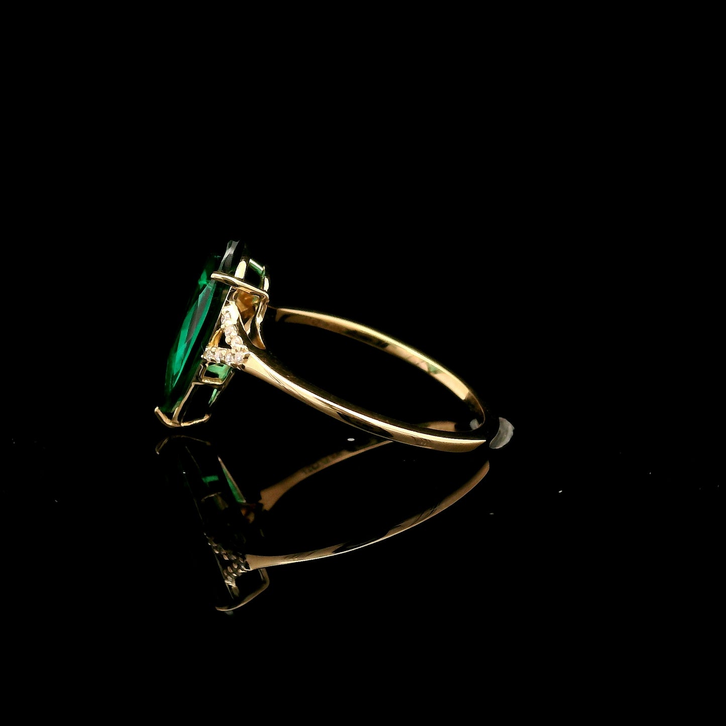 2.07 Ct Pear Mixed Cut Lab Grown Emerald 14K Gold Ring