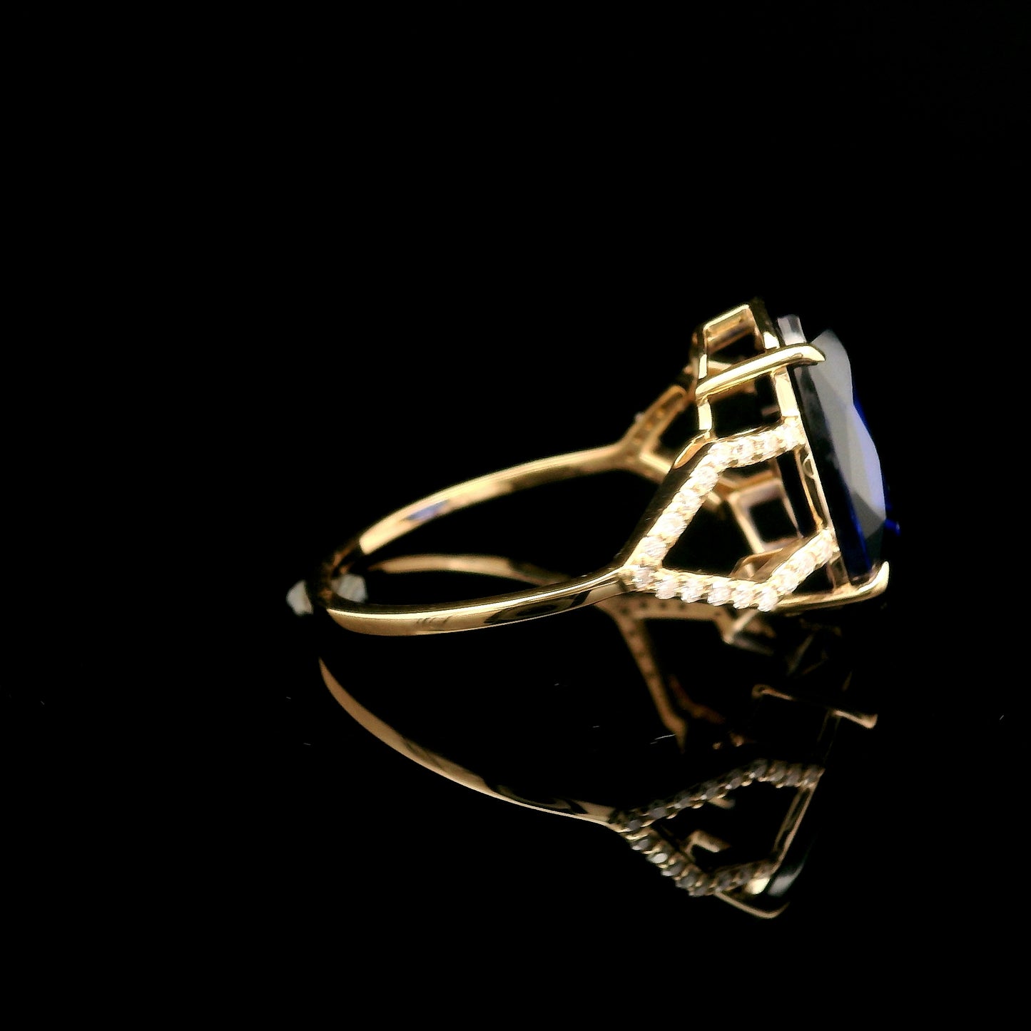 6.30 Ct Oval Mixed Cut Lab Grown Sapphire 14K Gold Ring