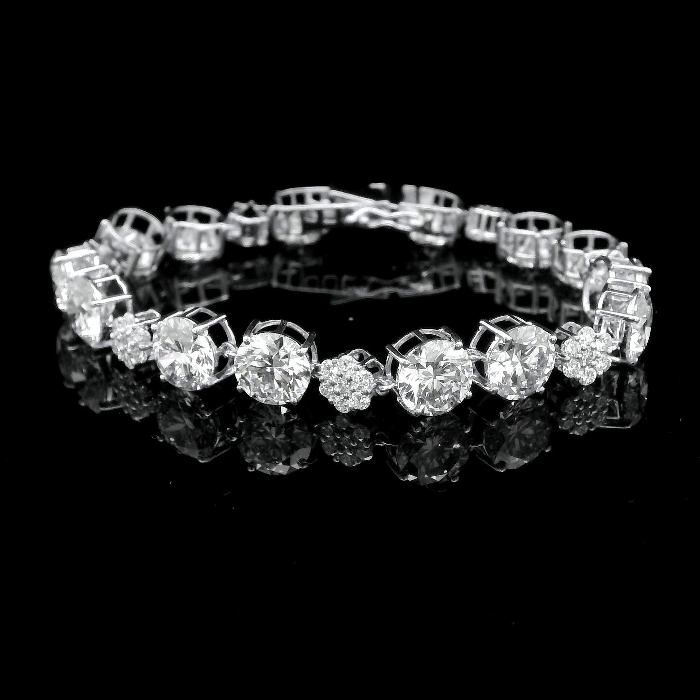 22.48 Ct Round Lab Grown Diamond 14K Gold Bracelet