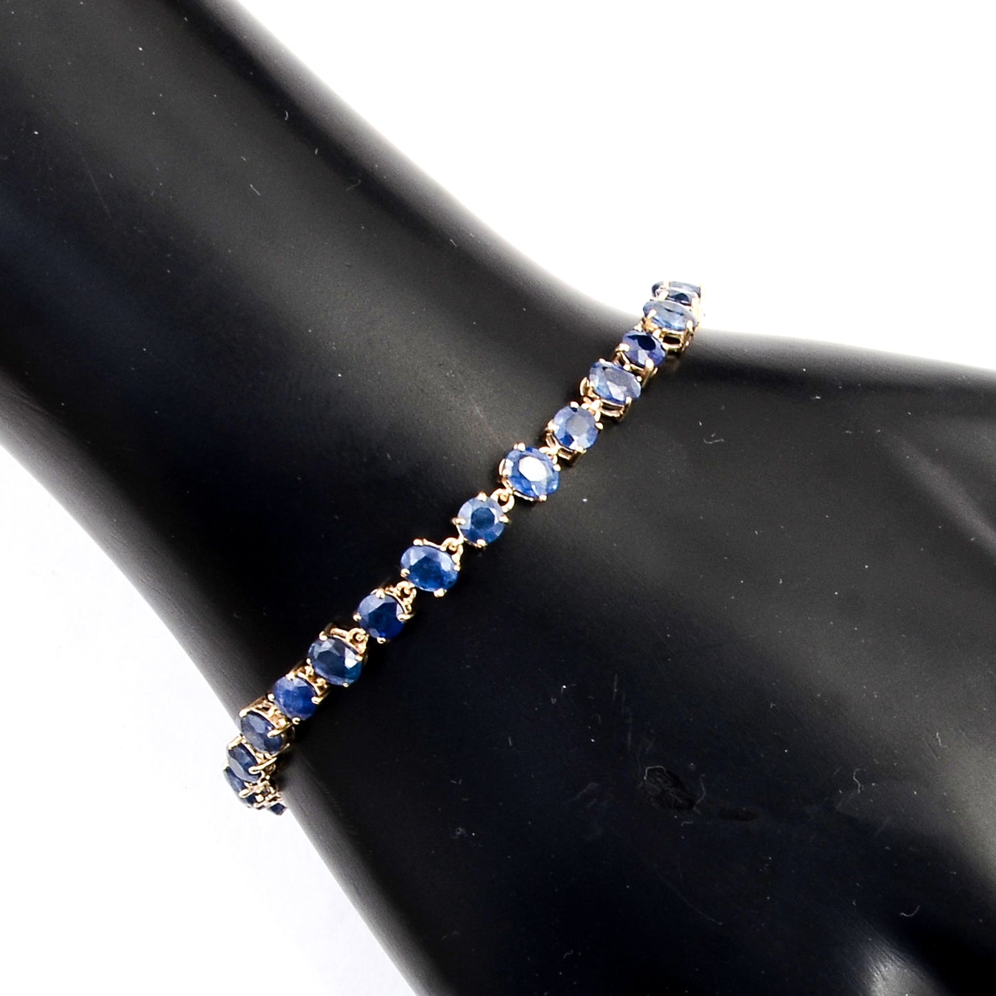 6.35 Ct Oval Sapphire 14K Gold Bracelet