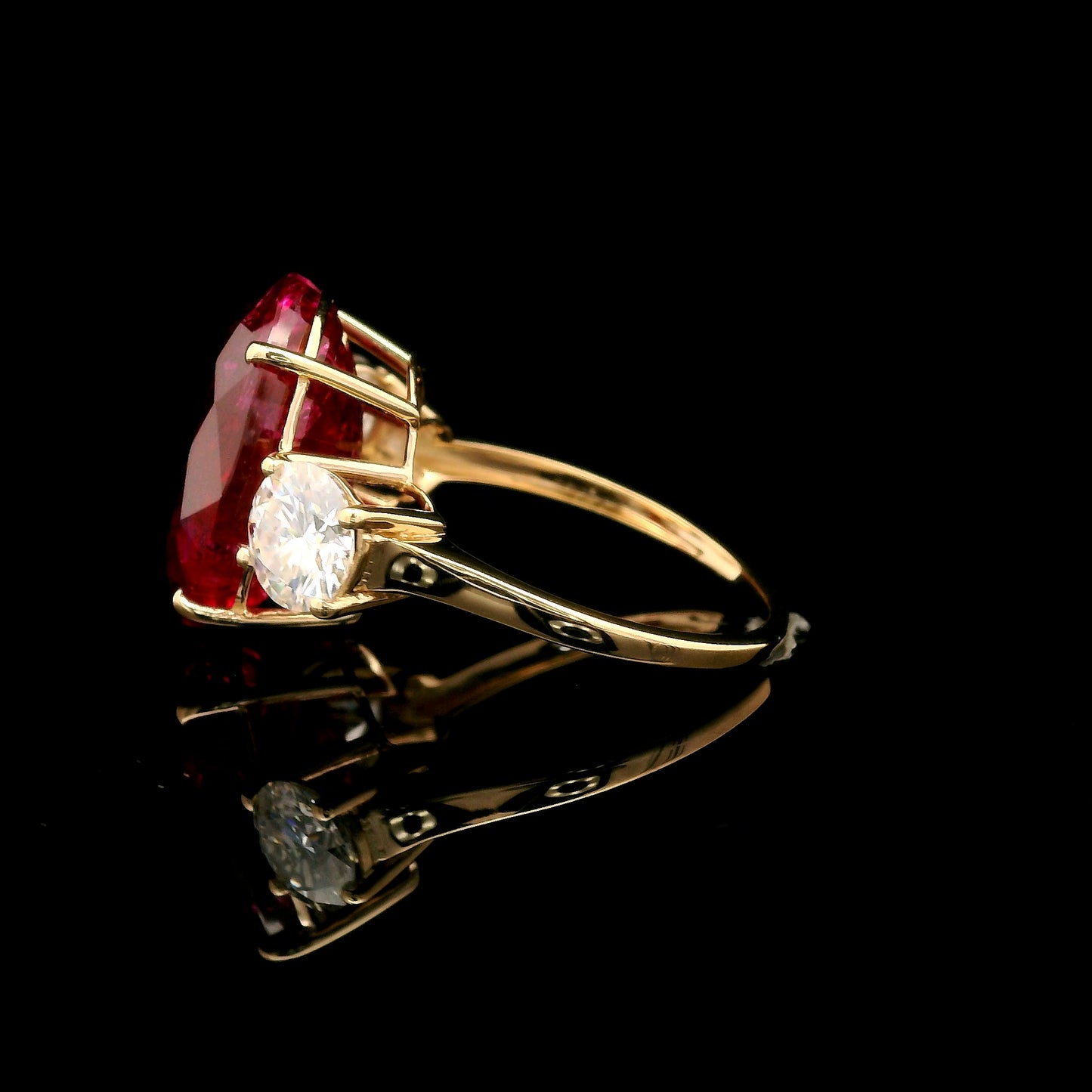 14.45 Ct Oval Mixed Cut Lab Grown Ruby 14K Gold Ring