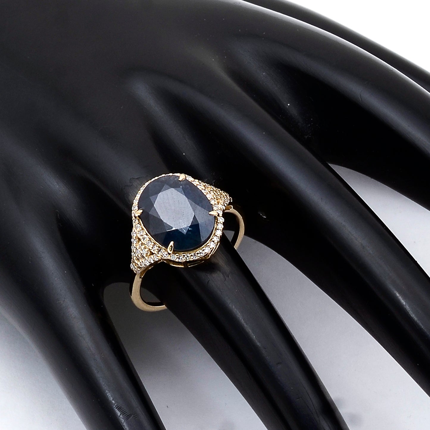 5.30 Ct Oval Natural Sapphire 14K Gold Ring
