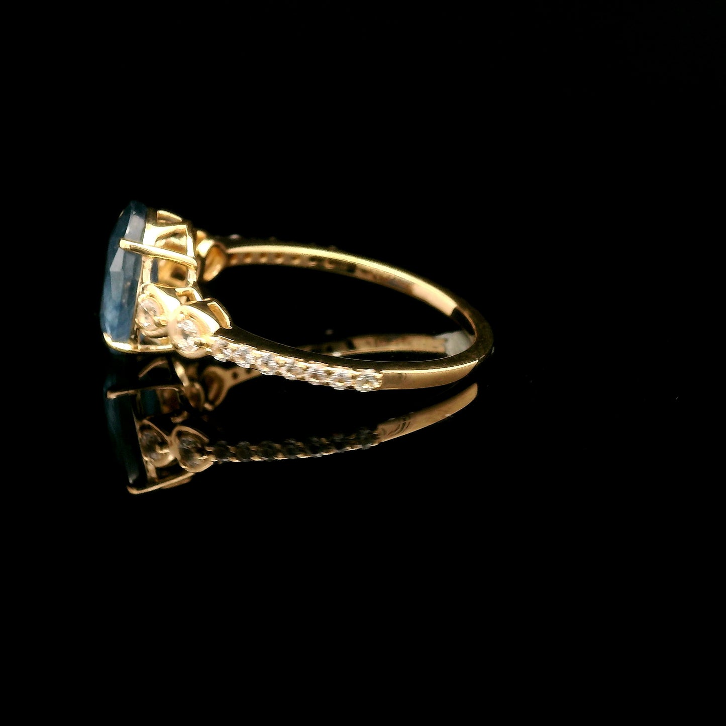 2.38 Ct Oval Mixed Cut Natural Corundum Sapphire 14K Gold Ring