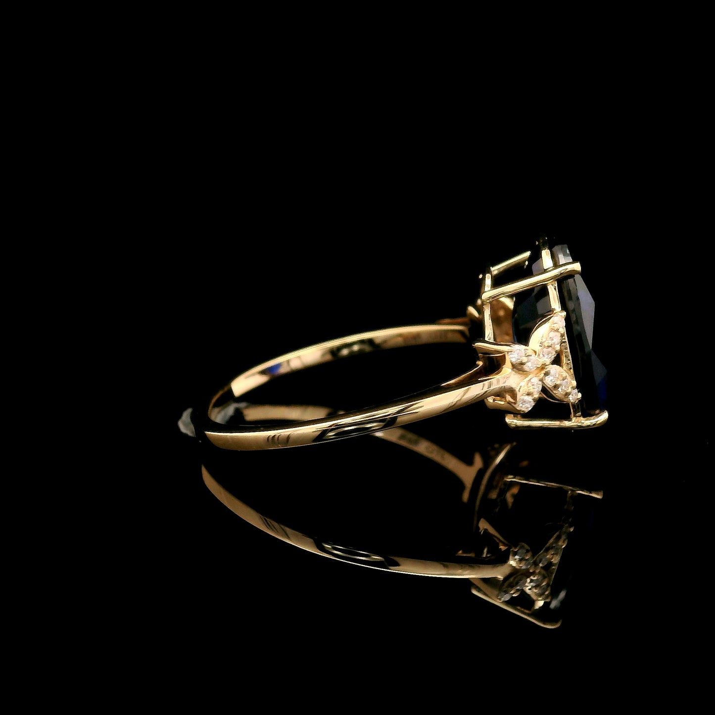 5.21 Ct Oval Mixed Cut Lab Grown Sapphire 14K Gold Ring