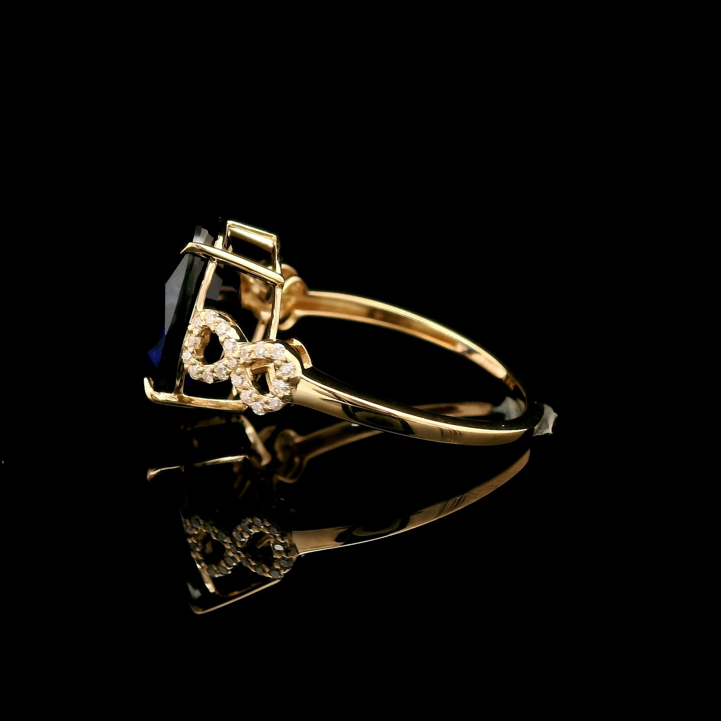 5.97 Ct Oval Mixed Cut Lab Grown Sapphire 14K Gold Ring
