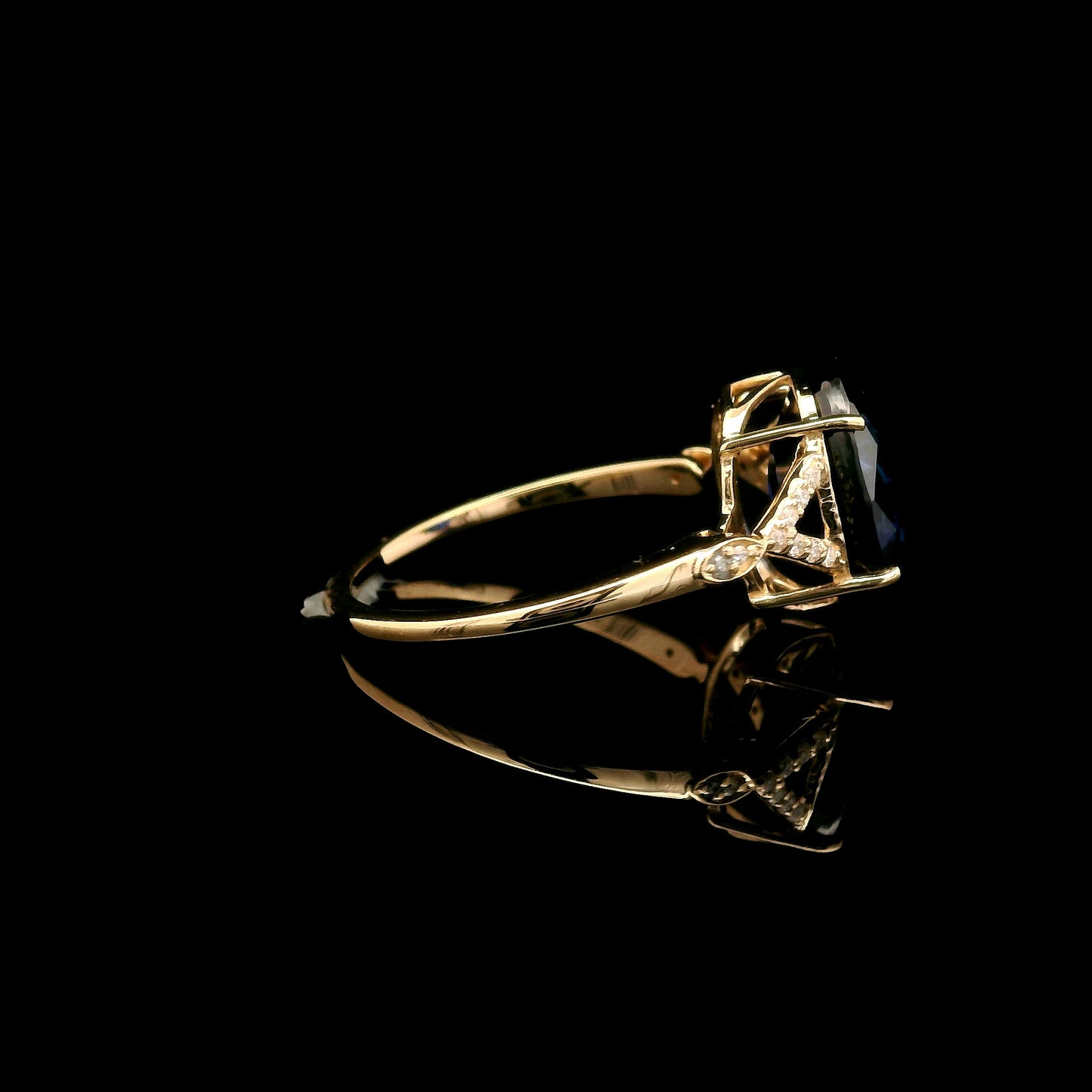 4.55 Ct Oval Mixed Cut Lab Grown Sapphire 14K Gold Ring