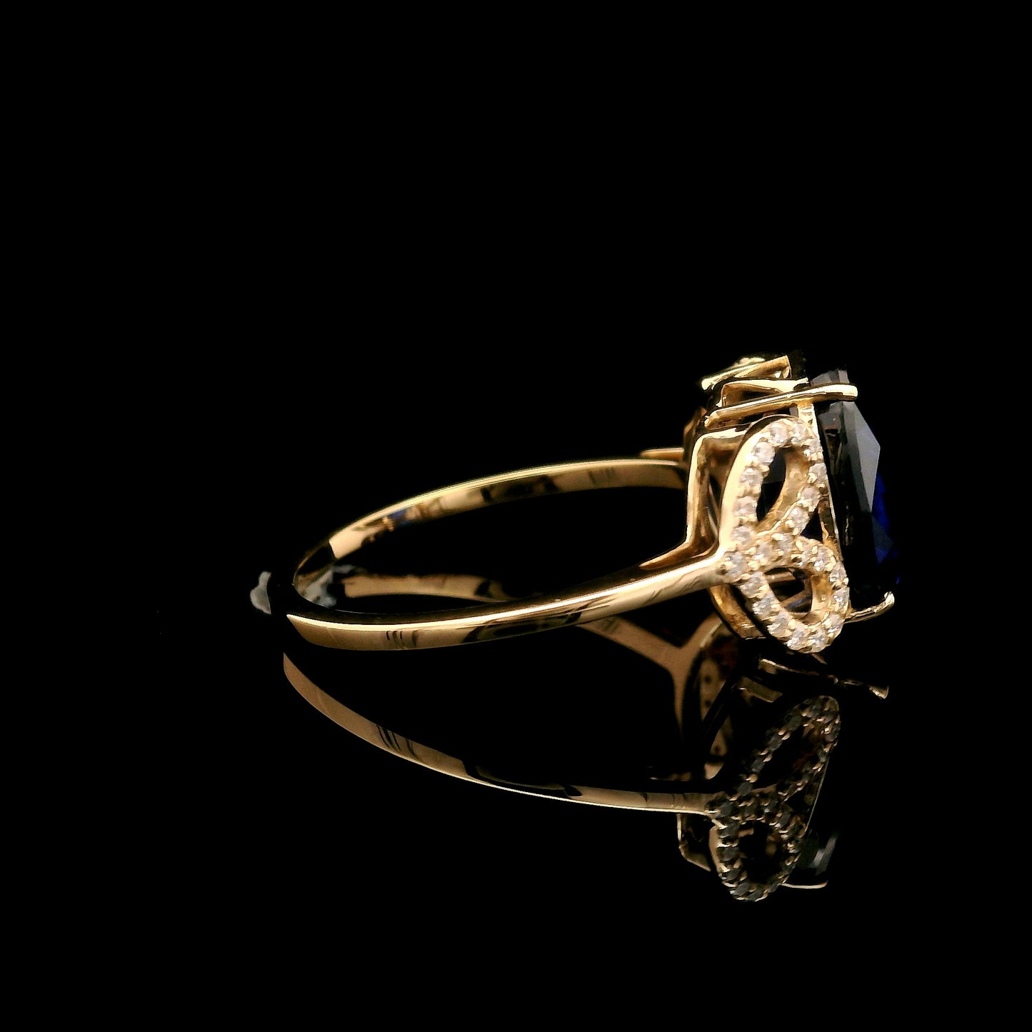 4.94 Ct Oval Mixed Cut Lab Grown Sapphire 14K Gold Ring