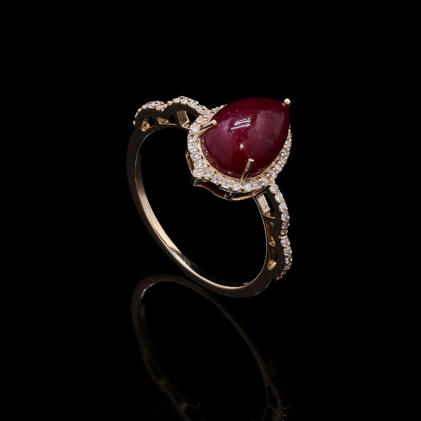 3.90 Ct Pear Cabochon Natural Corundum Ruby 14K Gold Ring