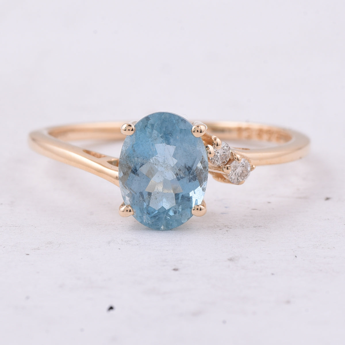 1.33 Ct Oval Natural Aquamarine 14K Gold Ring