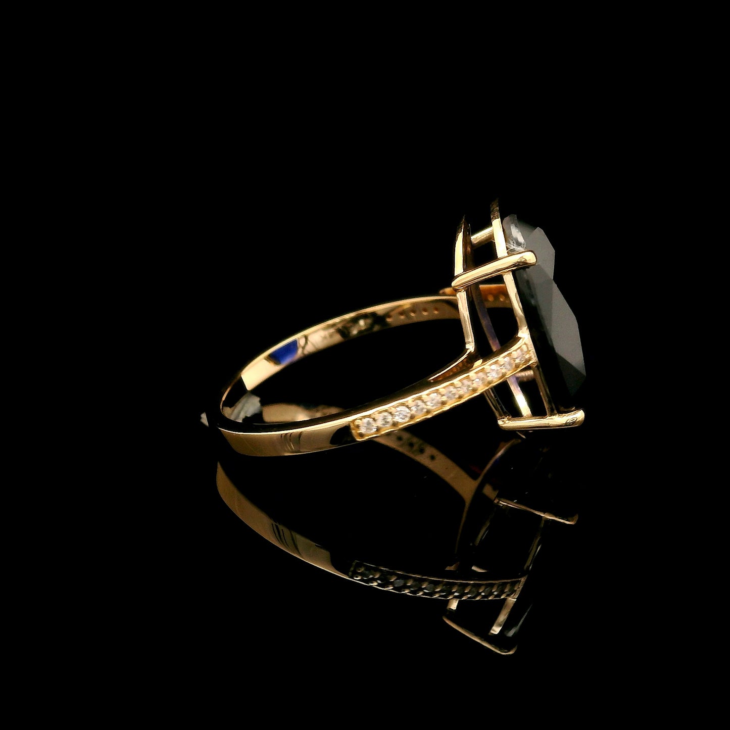 6.87 Ct Oval Lab Grown Sapphire 14K Gold Ring