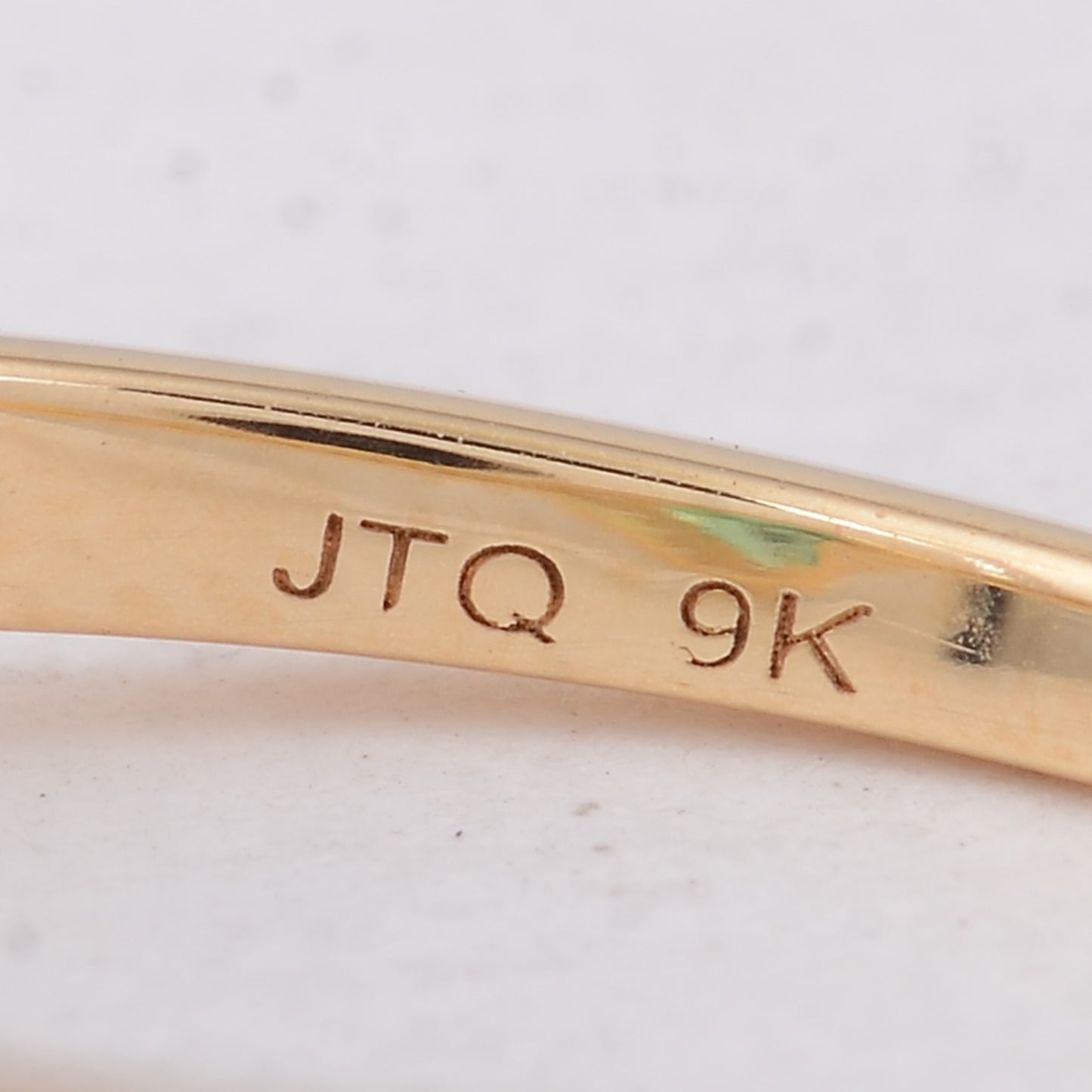 1.33 Ct Pear Emerald 9K Gold Ring