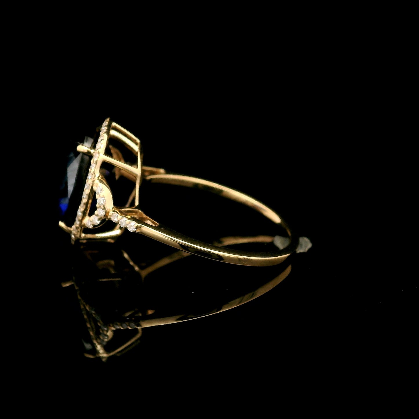 5.86 Ct Oval Mixed Cut Lab Grown Sapphire 14K Gold Ring