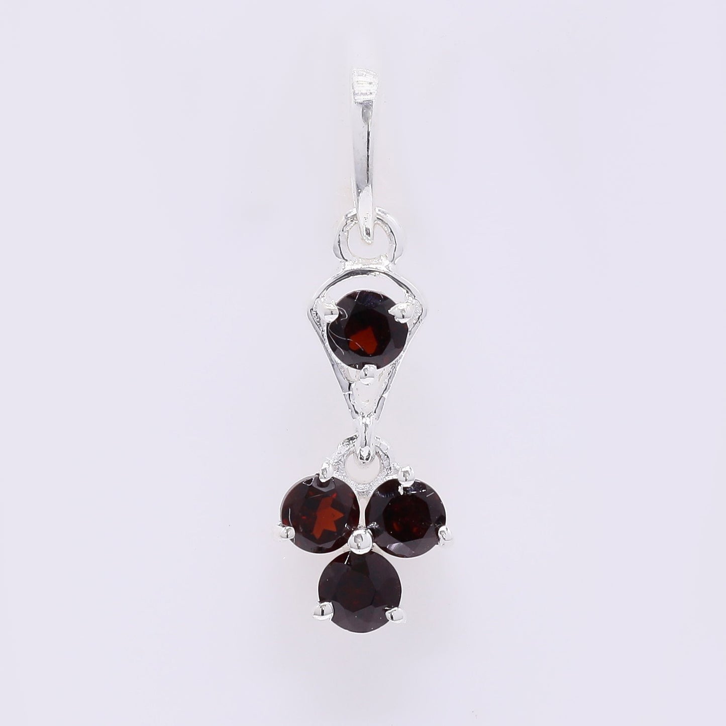 0.55 Ct Round Garnet 925 Silver Pendant