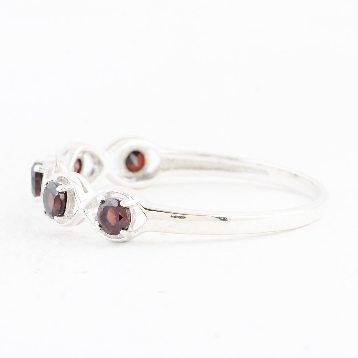 0.60 Ct Round Garnet 925 Sterling Silver Ring