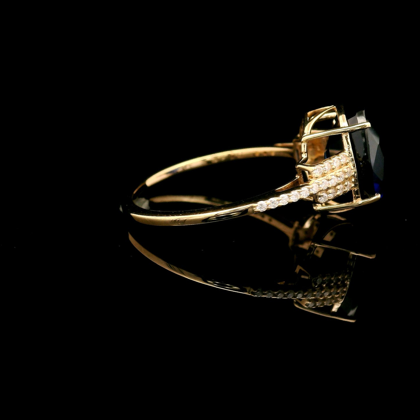 4.86 Ct Oval Mixed Cut Lab Grown Sapphire 14K Gold Ring