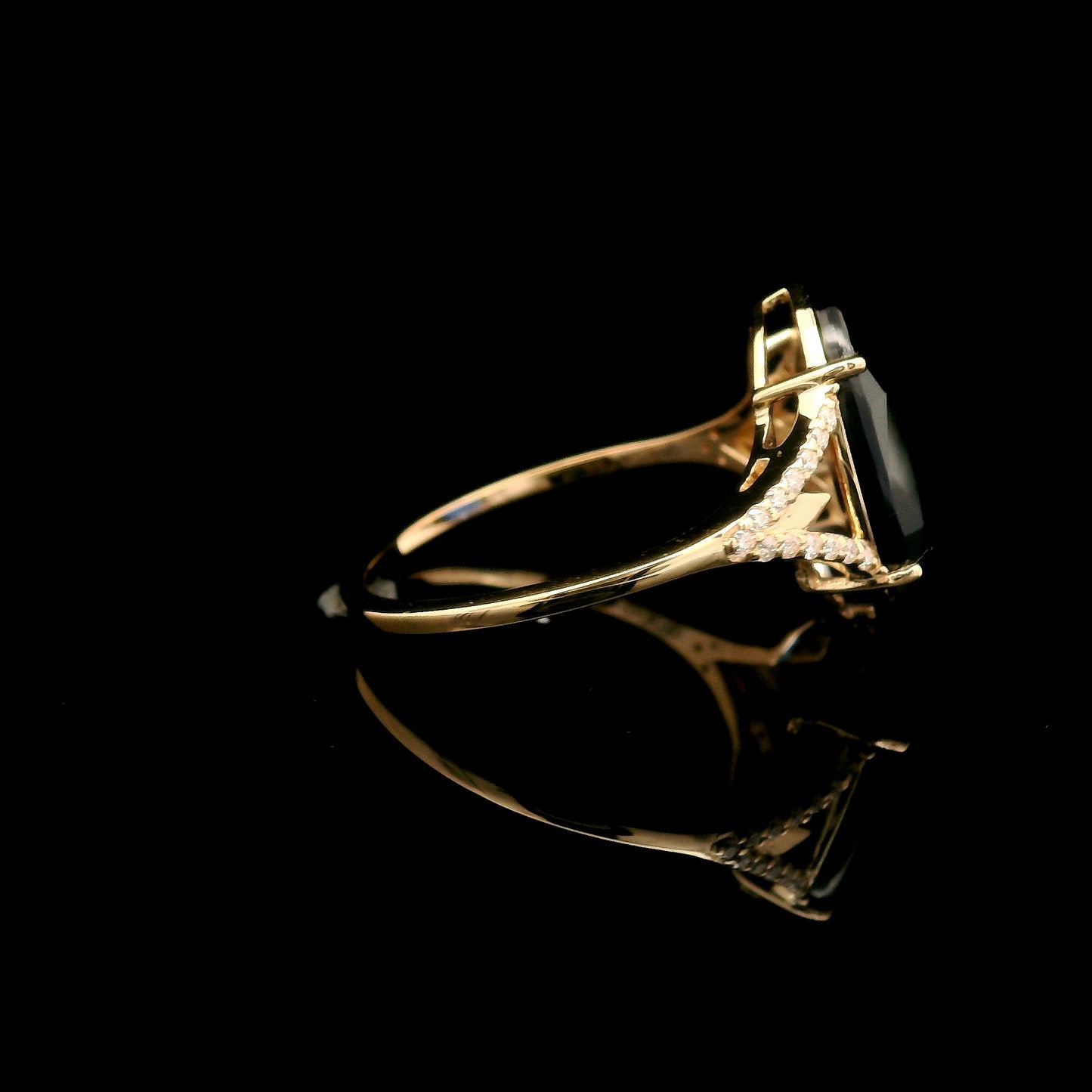 5.17 Ct Oval Mixed Cut Lab Grown Sapphire 14K Gold Ring