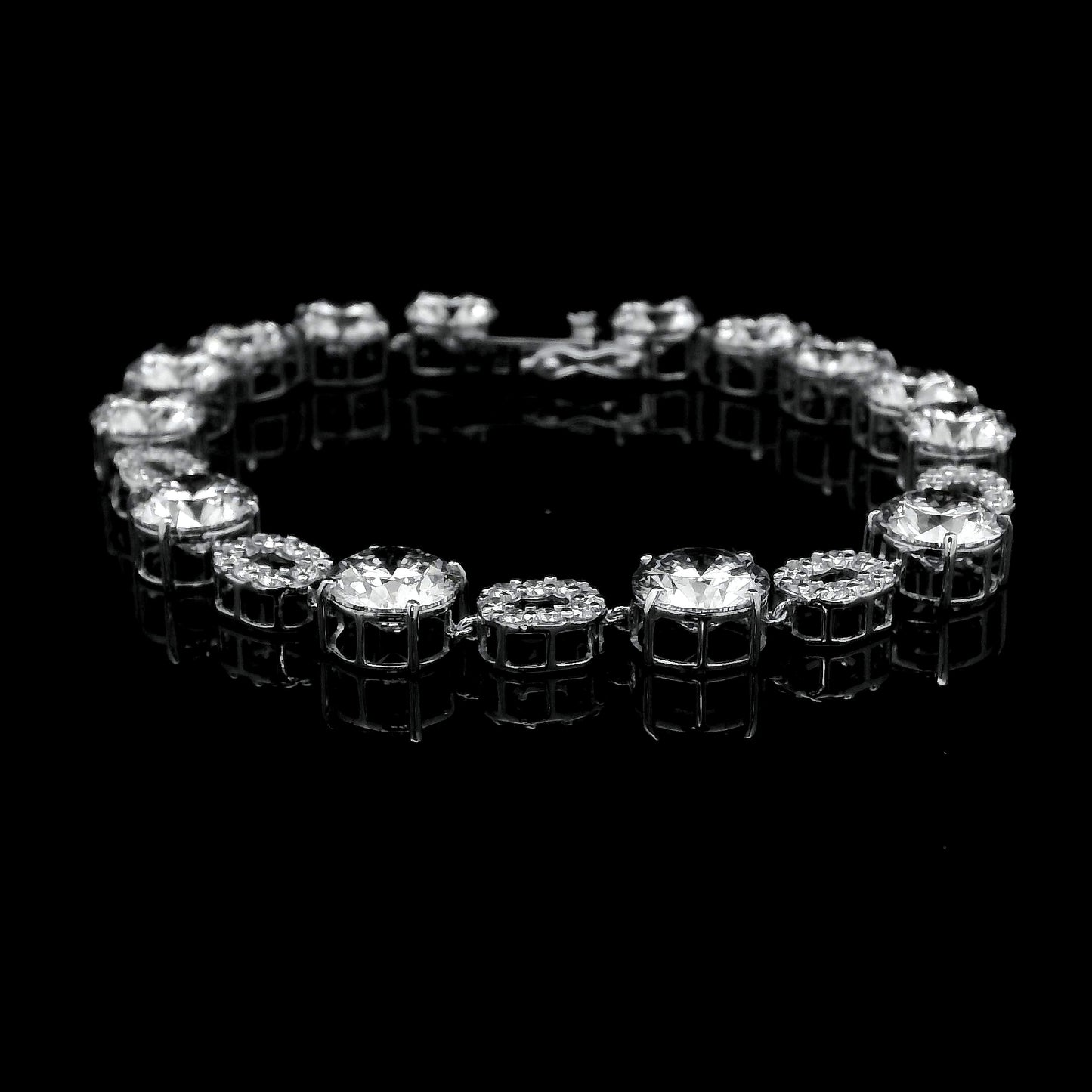 26.04 Ct Round Lab Grown Diamond 14K Gold Bracelet