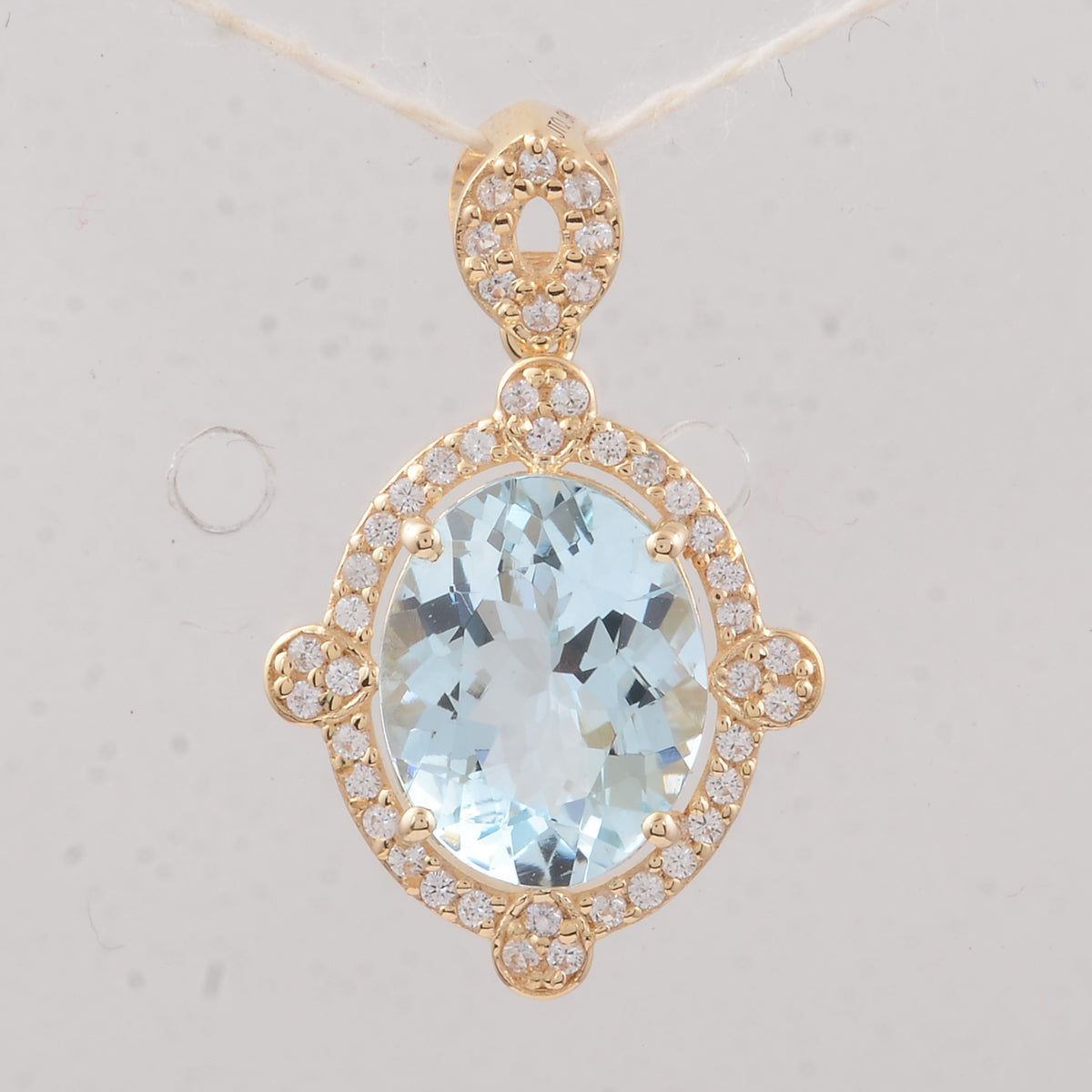 2.27 Ct Oval Aquamarine 9K Gold Pendant