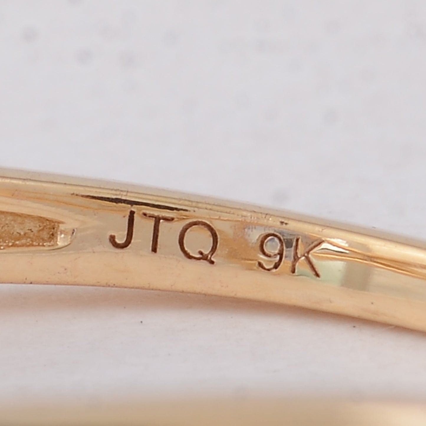 1.16 Ct Oval Sapphire 9K Gold Ring