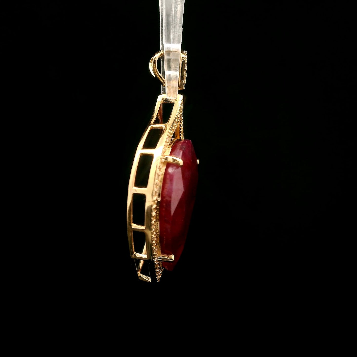 12.68 Ct Pear Mixed Cut Natural Corundum Ruby 14K Gold Pendant