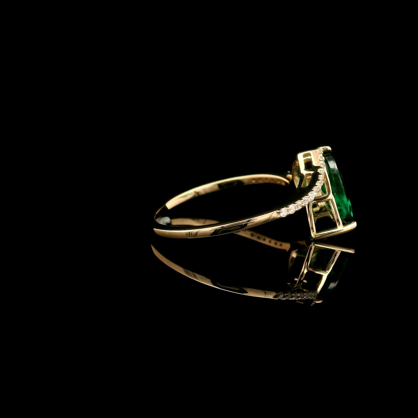 1.09 Ct Pear Mixed Cut Lab Grown Emerald 14K Gold Ring