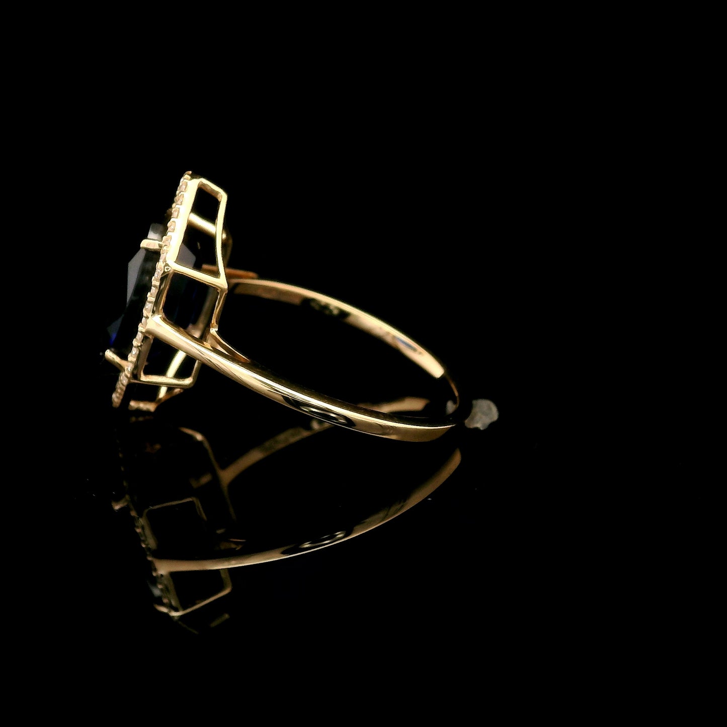 4.92 Ct Oval Mixed Cut Lab Grown Sapphire 14K Gold Ring