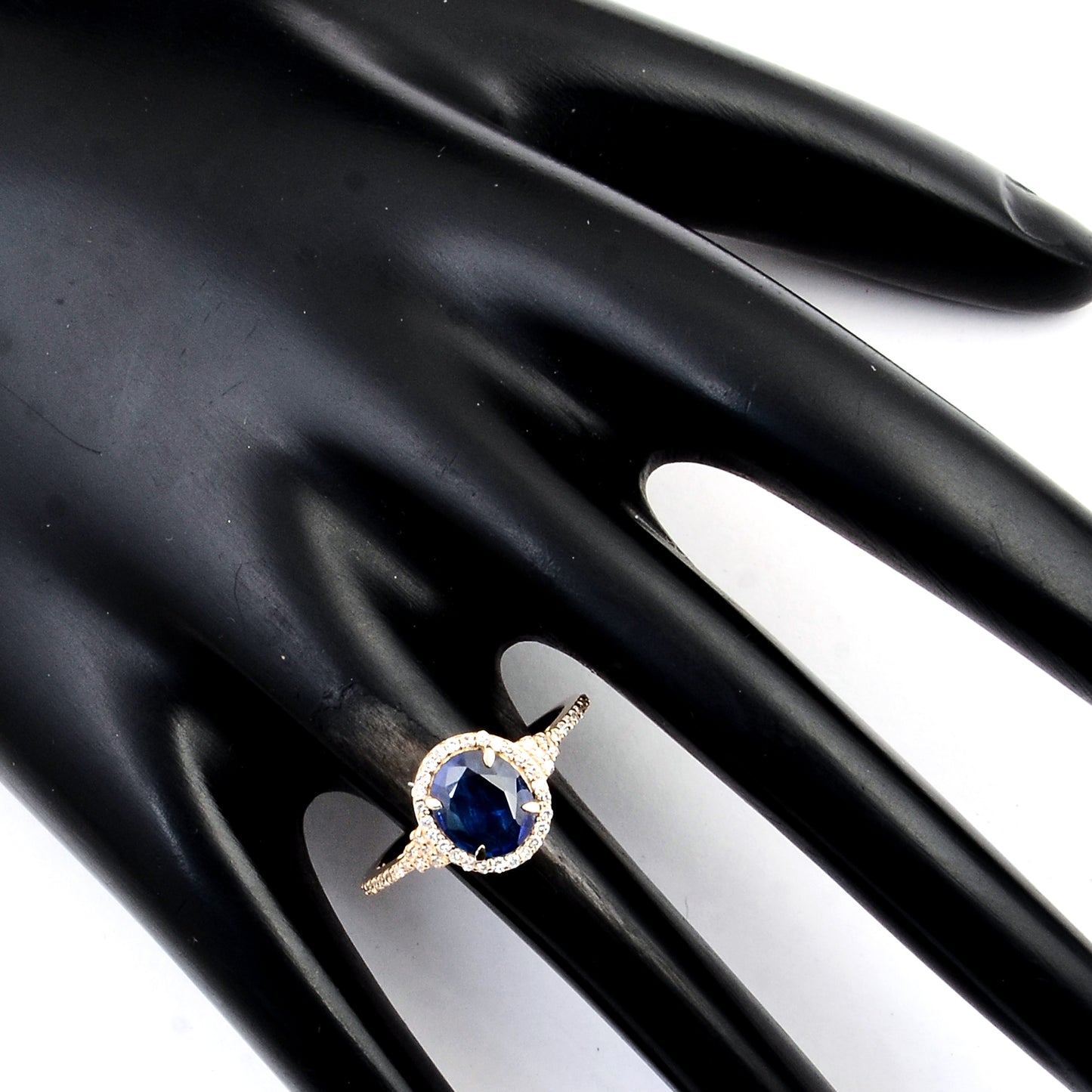 1.37 Carats Natural Codundum Sapphire 14K Gold Ring