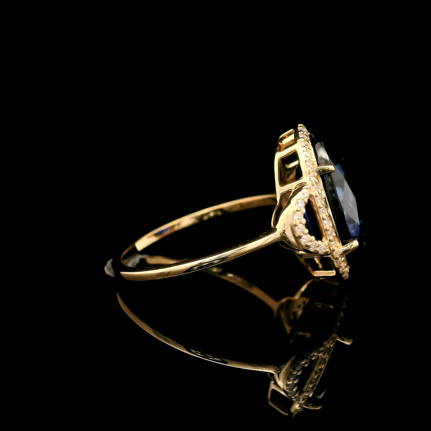 5.67 Ct Oval Mixed Cut Lab Grown Sapphire 14K Gold Ring