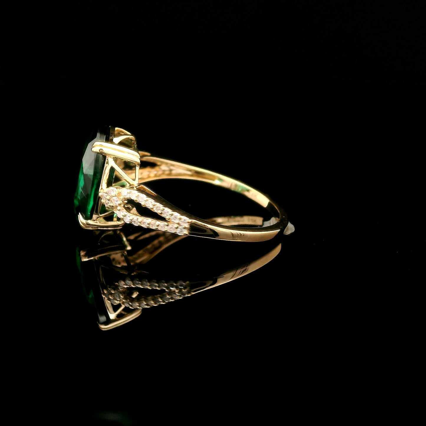 3.25 Ct Oval Mixed Cut Lab Grown Emerald 14K Gold Ring