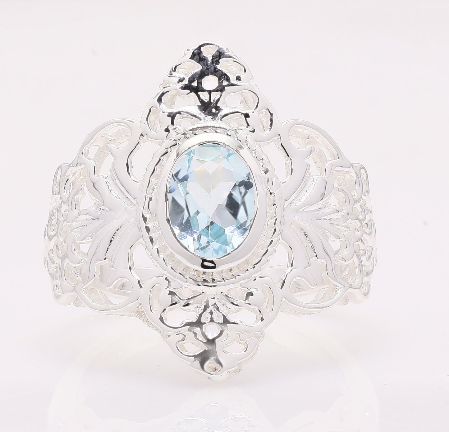 1.42 Ct Oval Blue Topaz 925 Silver Ring