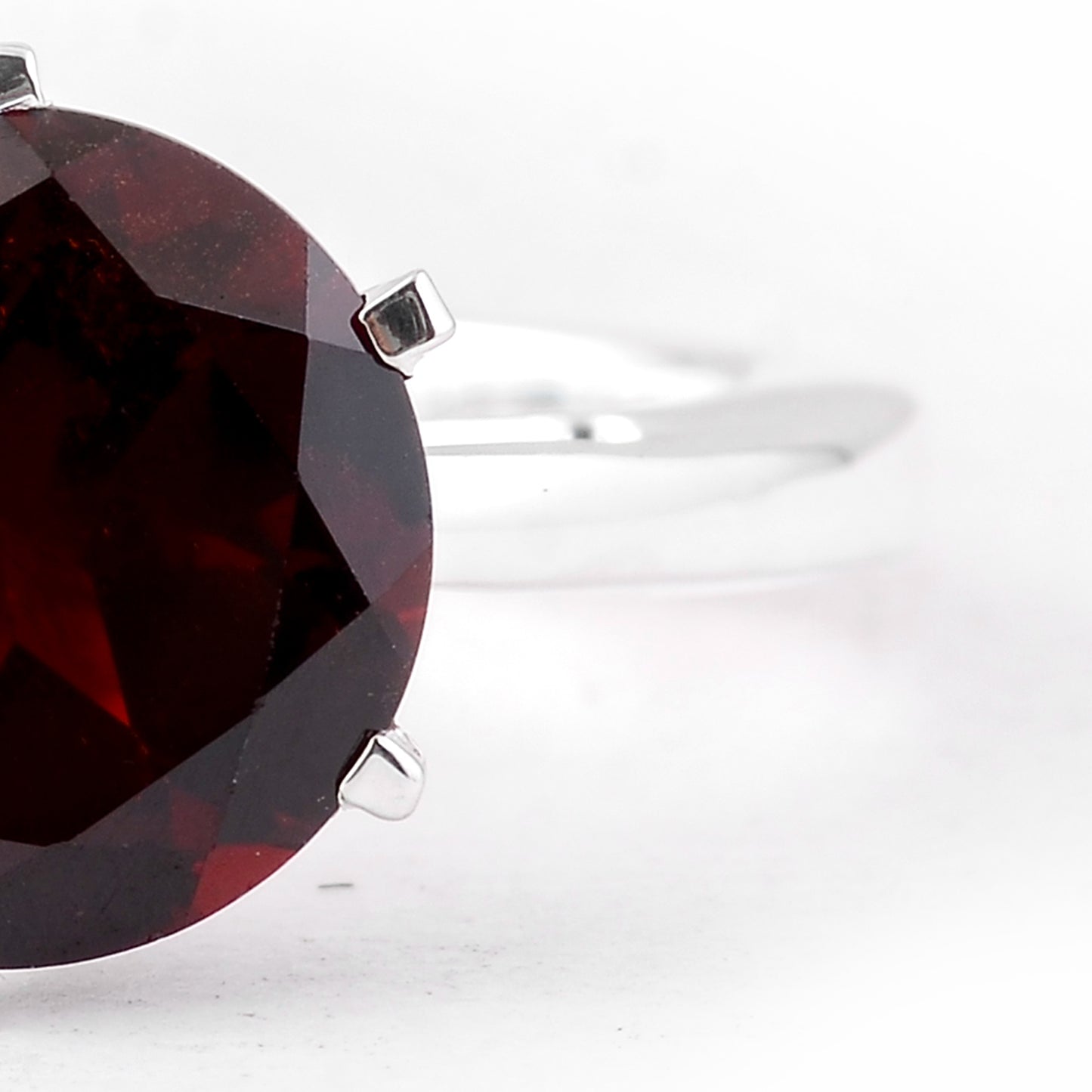 4.26 Ct Round Garnet 925 Sterling Silver Ring