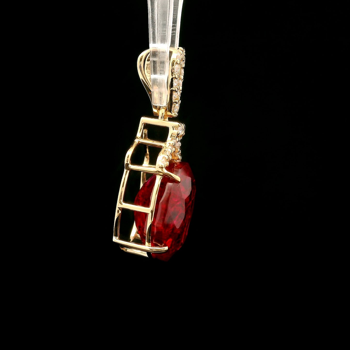 7.98 Ct Oval Mixed Cut Lab Grown Ruby 14K Gold Pendant