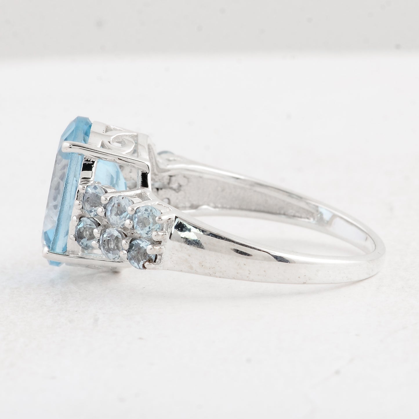 6.34 Ct Oval Swiss Blue Topaz 925 Sterling Silver Ring