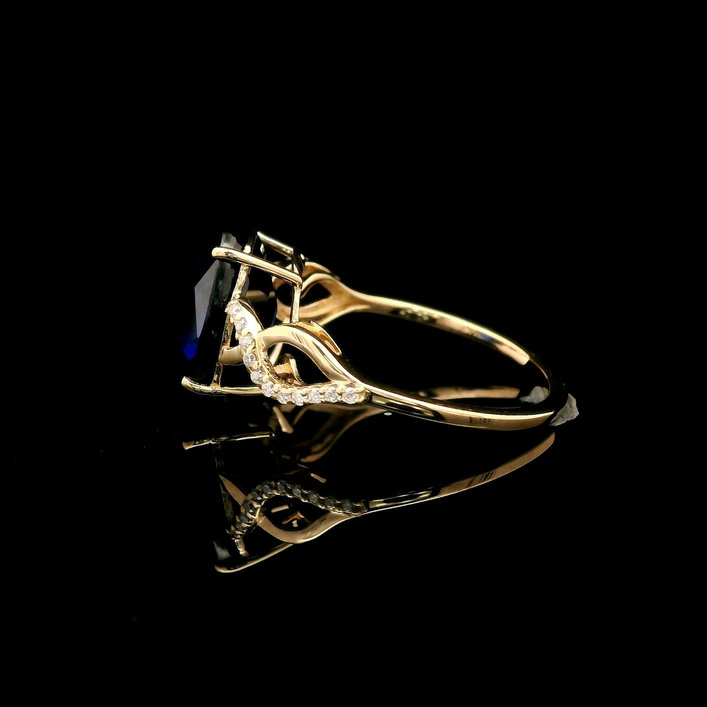 6.41 Ct Oval Mixed Cut Lab Grown Sapphire 14K Gold Ring