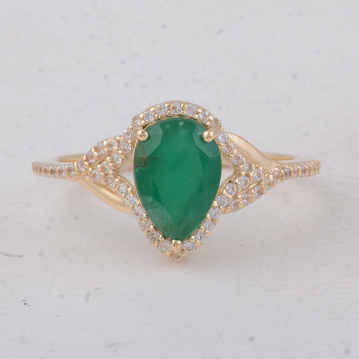 1.55 Ct Pear Emerald 9K Gold Ring