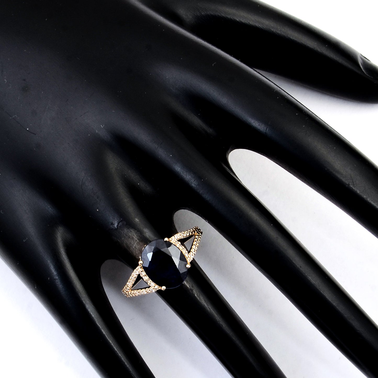 3.04 Carats Natural Codundum Sapphire 14K Gold Ring