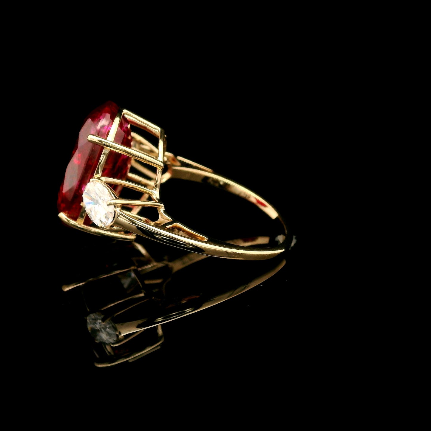 13.60 Ct Oval Mixed Cut Lab Grown Ruby 14K Gold Ring