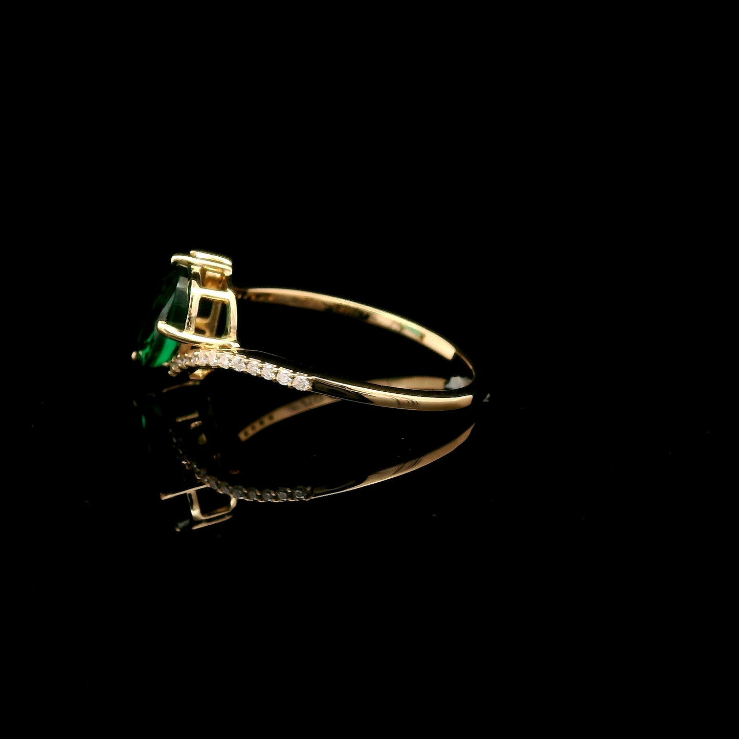 1.09 Ct Pear Mixed Cut Lab Grown Emerald 14K Gold Ring