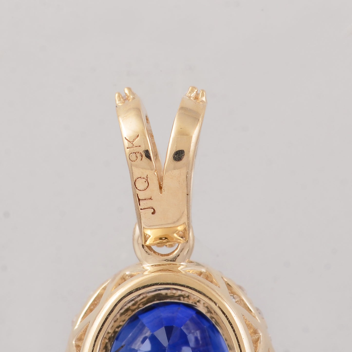 2.26 Ct Oval Sapphire 9K Gold Pendant