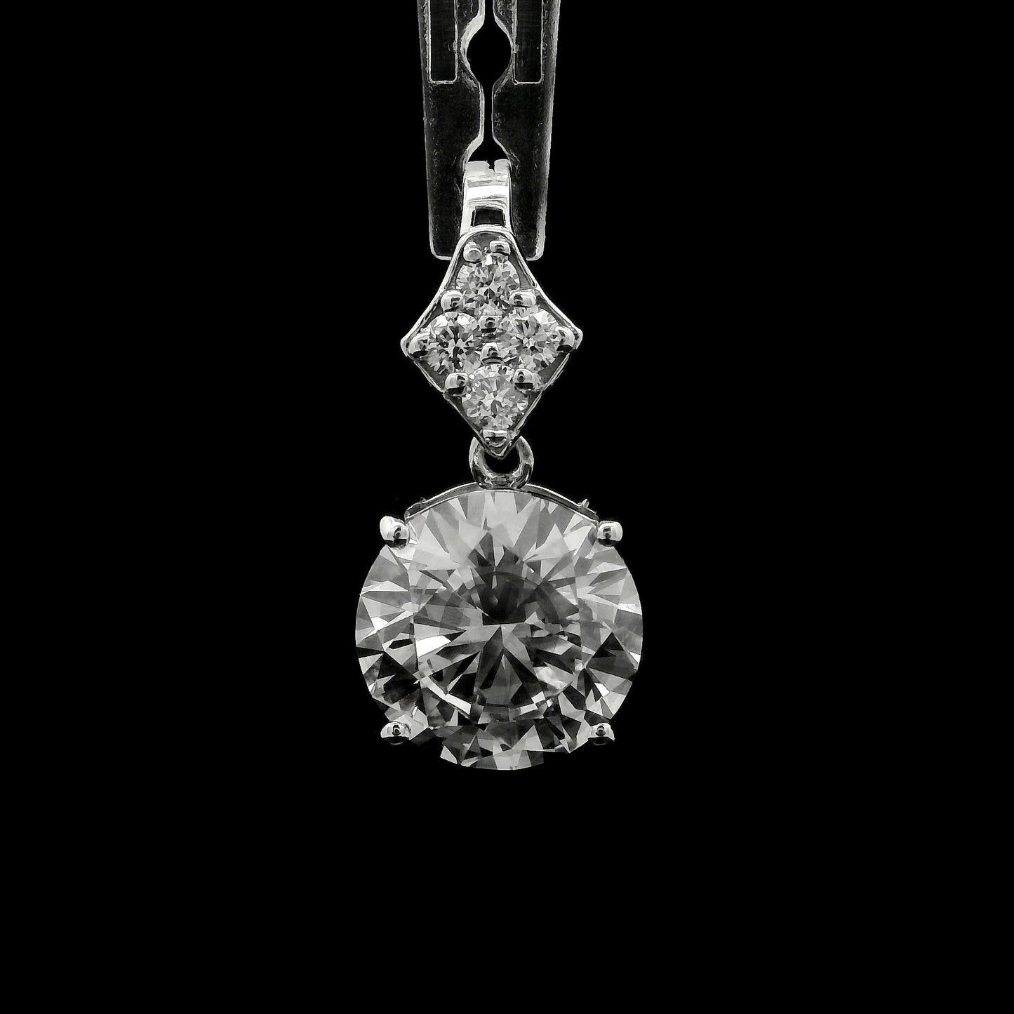 2.19 Carats Lab Grown Diamond 14K Gold Pendant
