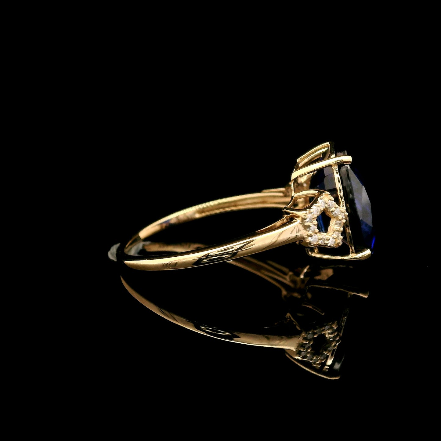 6.10 Ct Oval Mixed Cut Lab Grown Sapphire 14K Gold Ring