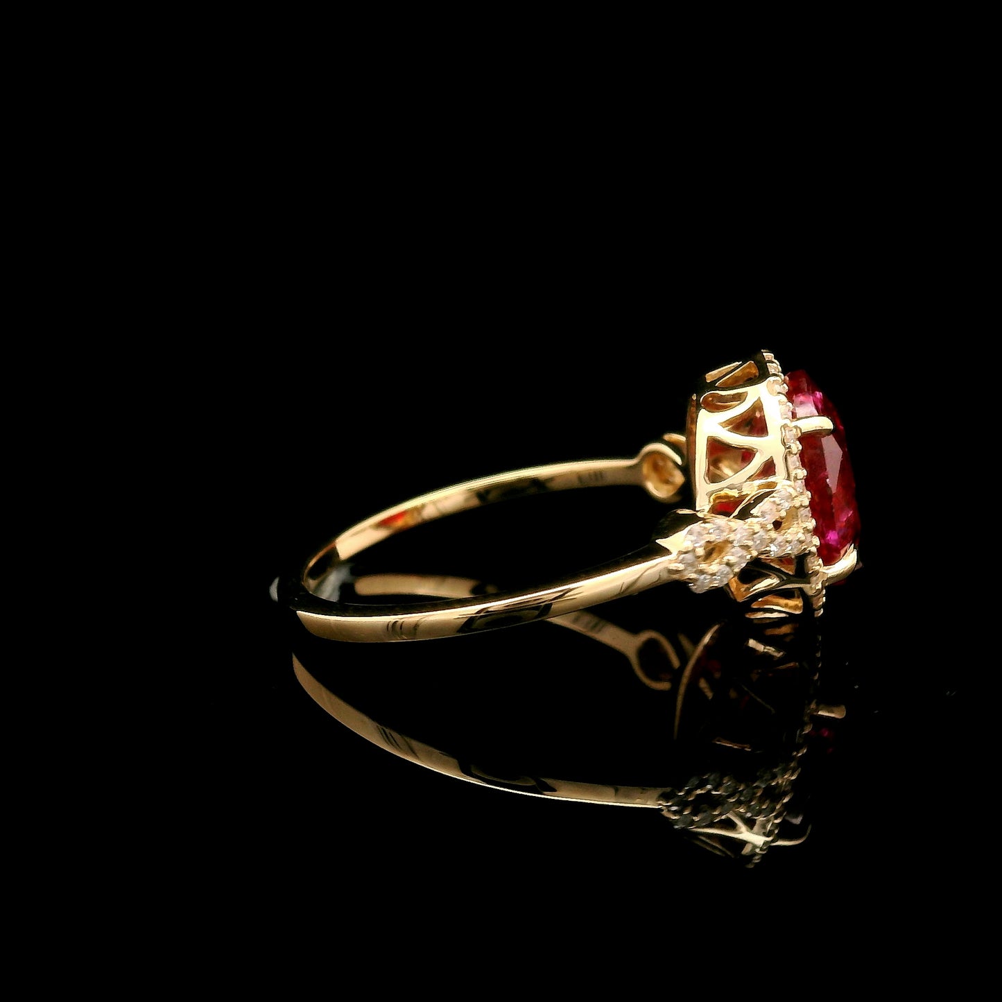 2.92 Ct Oval Mixed Cut Lab Grown Ruby 14K Gold Ring