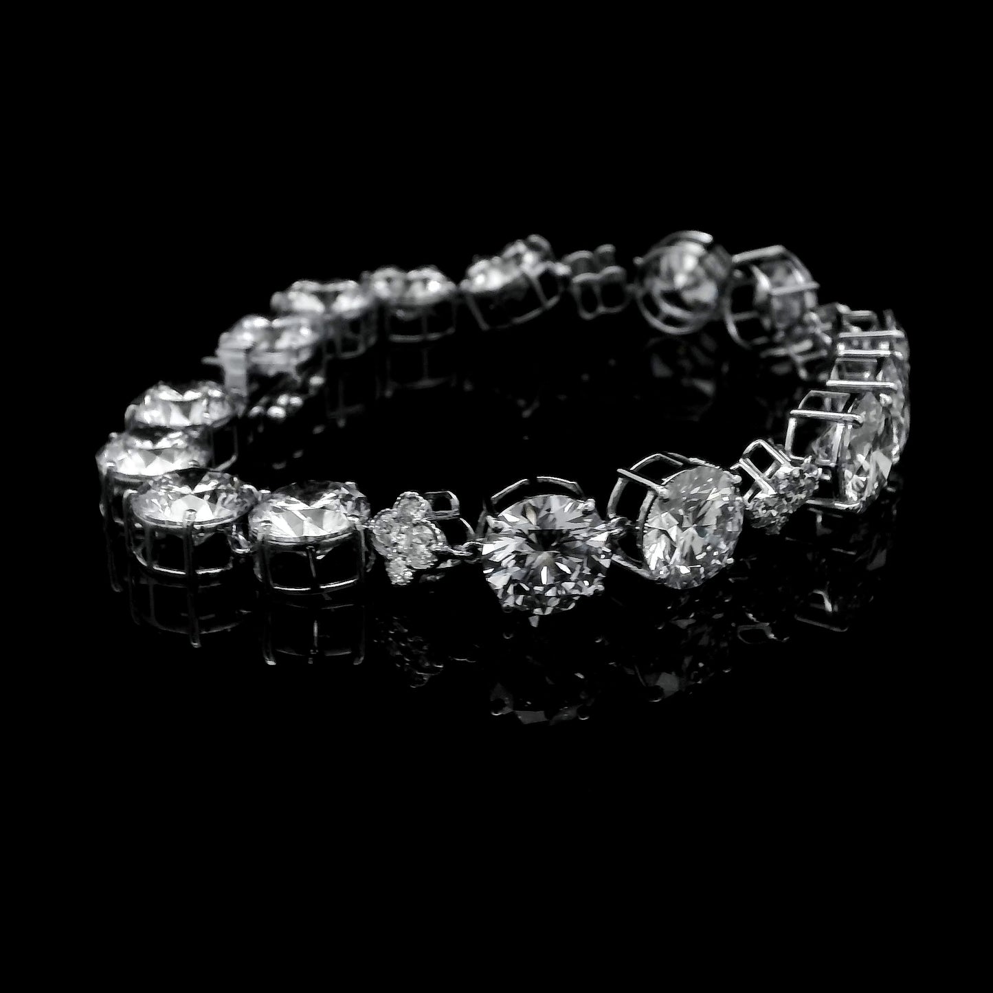 31.93 Ct Round Lab Grown Diamond 14K Gold Bracelet