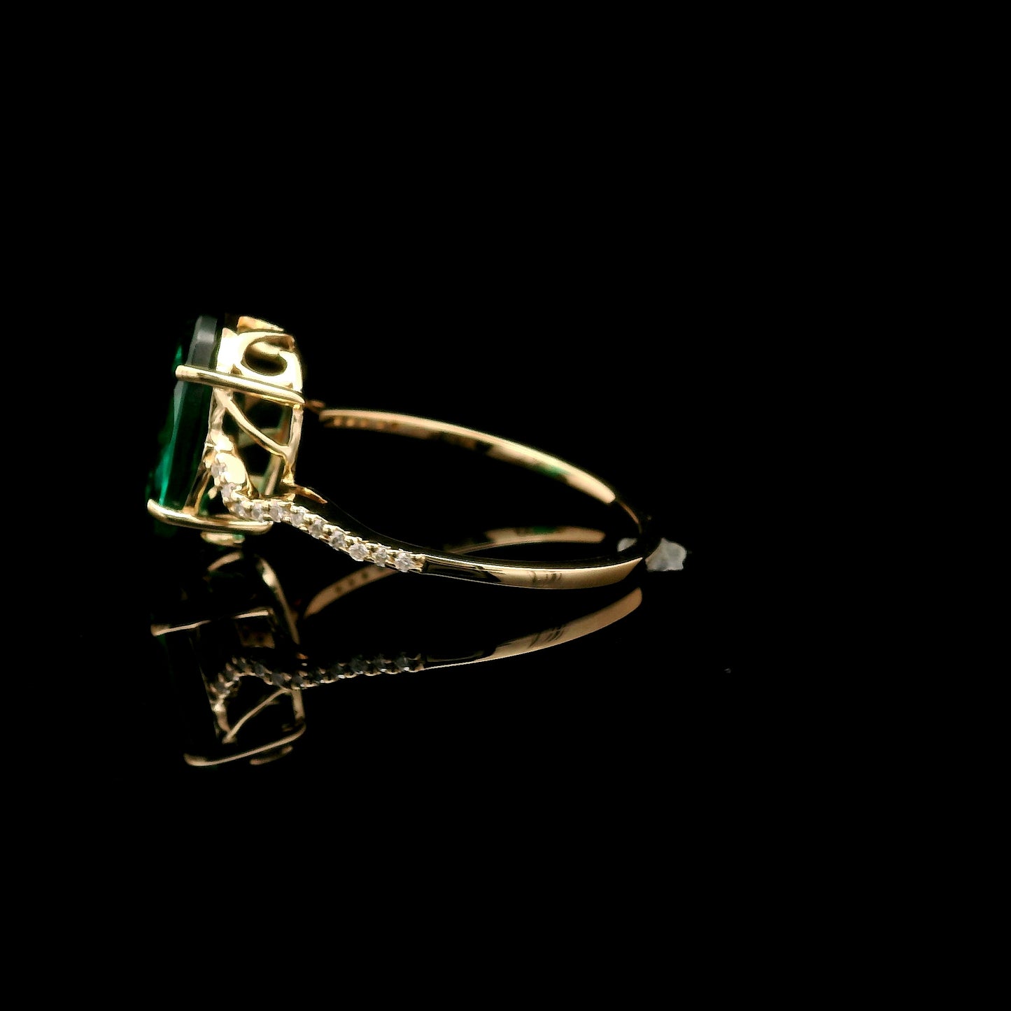 2.56 Ct Oval Mixed Cut Lab Grown Emerald 14K Gold Ring